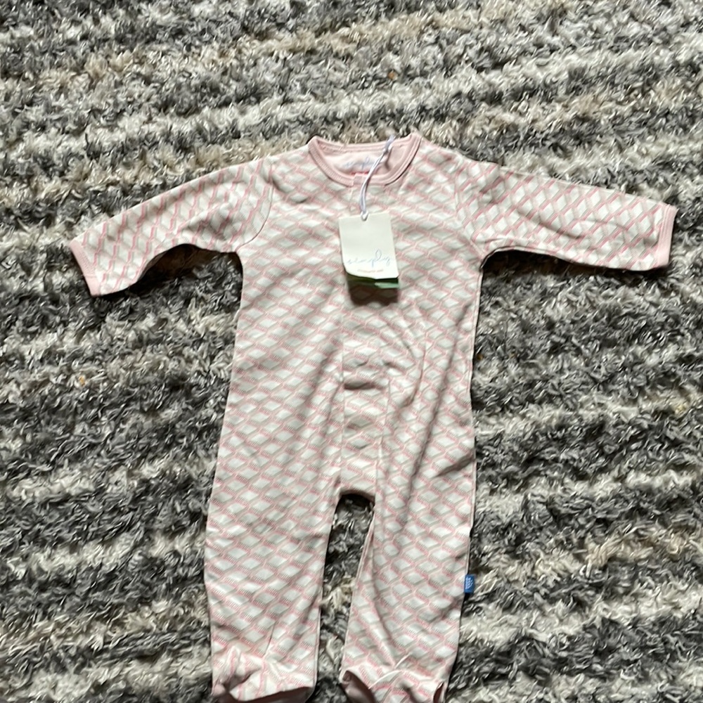 Magnetic me pajamas nwt